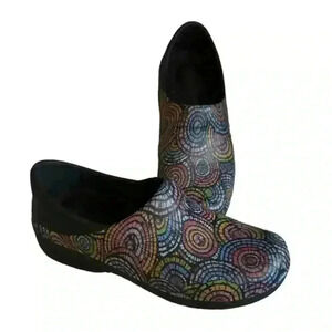Crocs Triple Comfort Tie Dye Clog, Nurse Clog Size W9